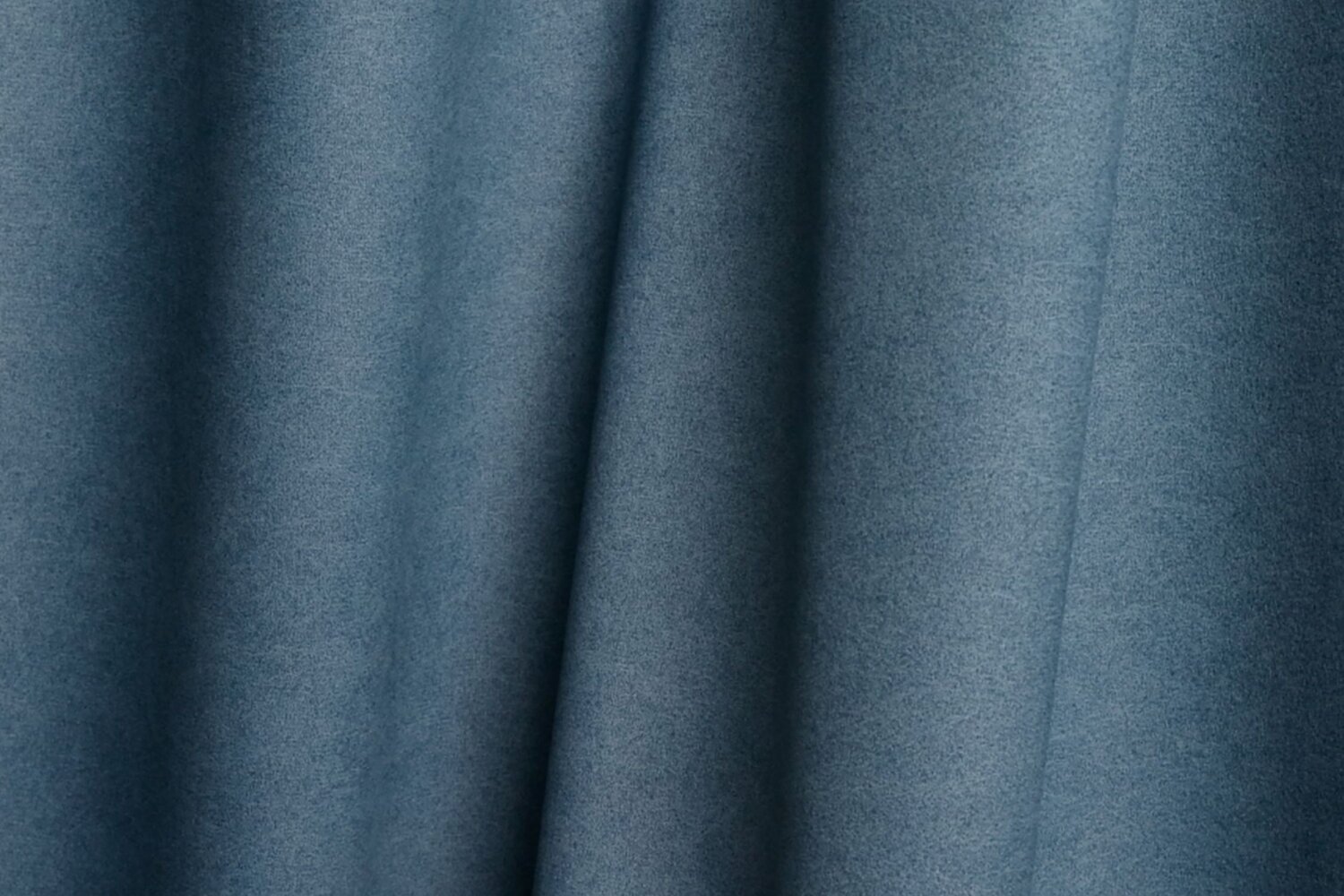 Materiały tapicerskie – przegląd tkanin i ich właściwości